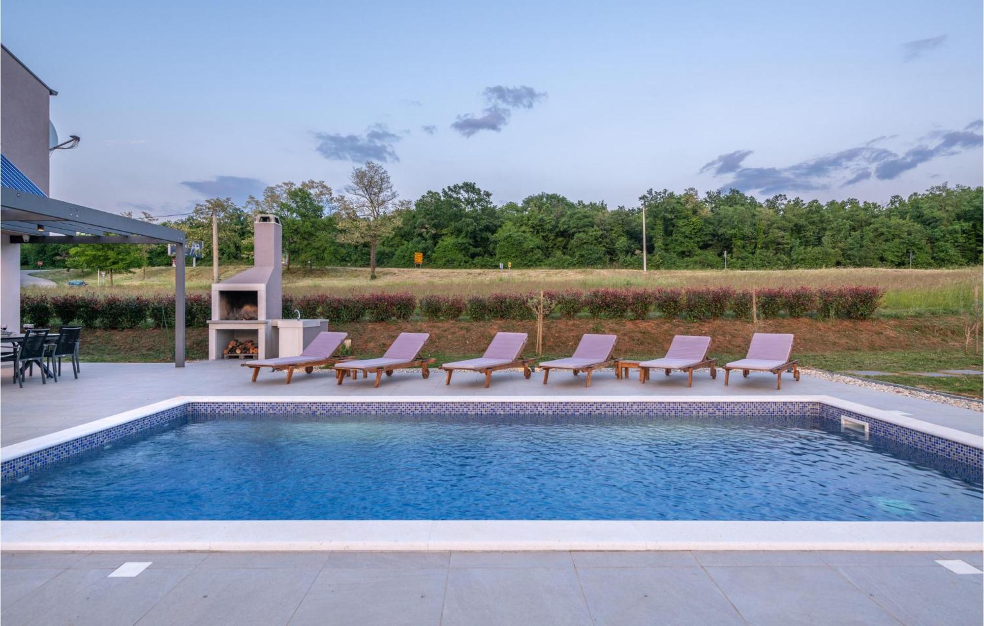Stunning Home In Barban With Wifi 外观 照片